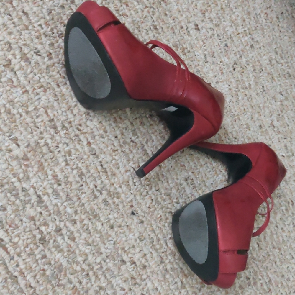 Heels - Picture 3 of 3